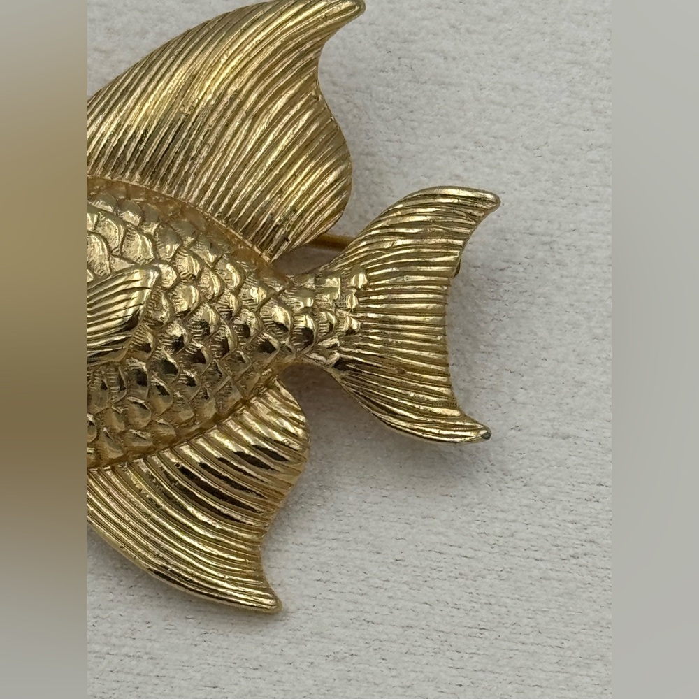 Vintage Gold Tone Angel Fish Brooch‎ Pin w Faux Pearls Nautical Figural - Picture 7 of 9
